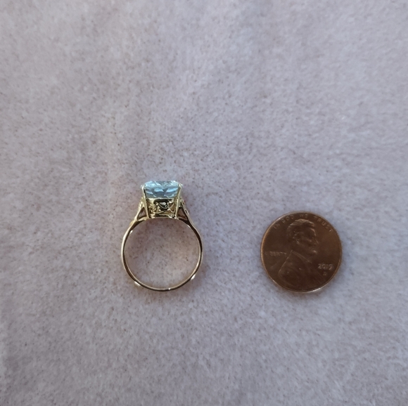Large Aquamarine 14kt gold ring Size 5.5 - Picture 3 of 4